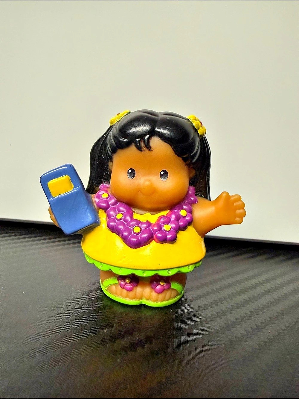 Fisher Price Little People Mia Hawaiian Vacation Replacement Figure Lei 2008
